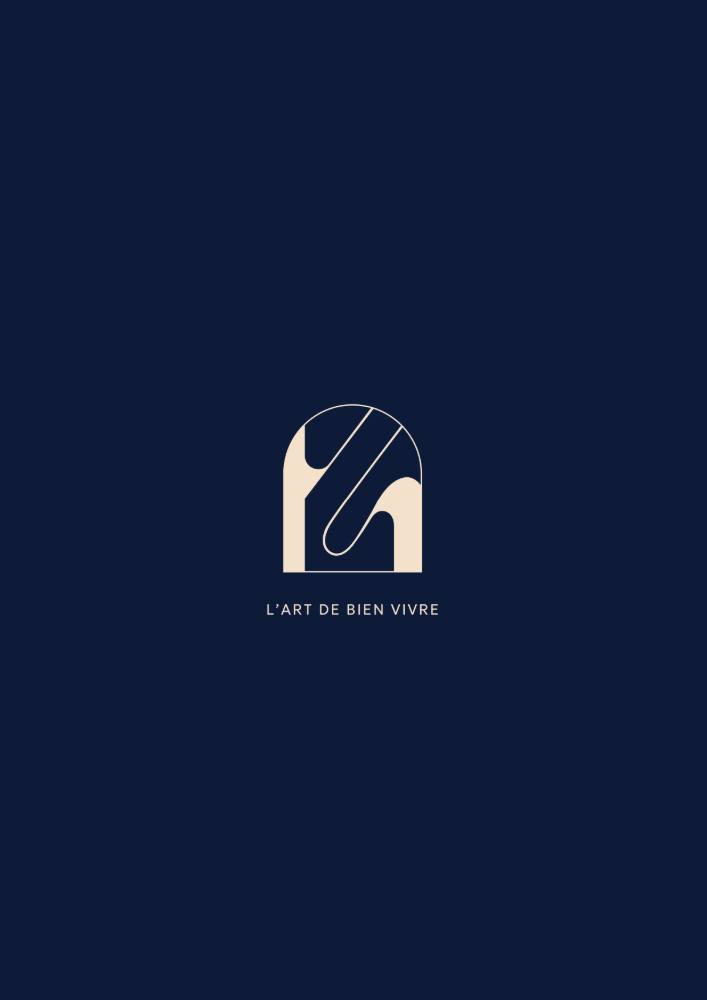 Le logotype KOWA en beige sur un aplat bleu nuit, avec sa signature « l'art de bien vivre »